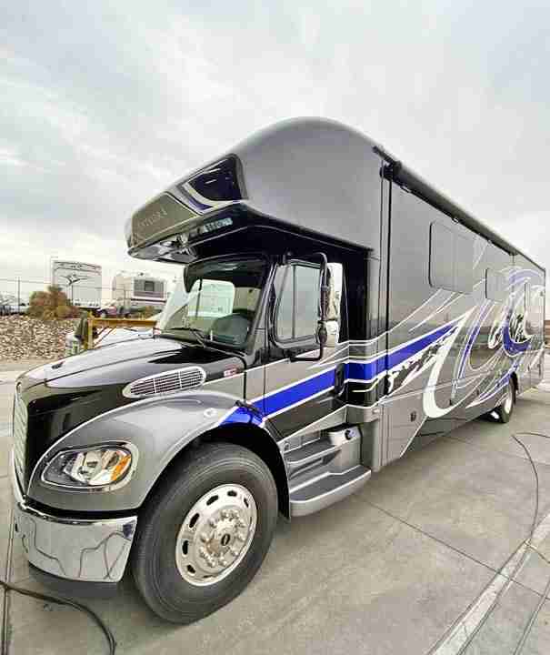 rvdetailing01 RV detailing services
